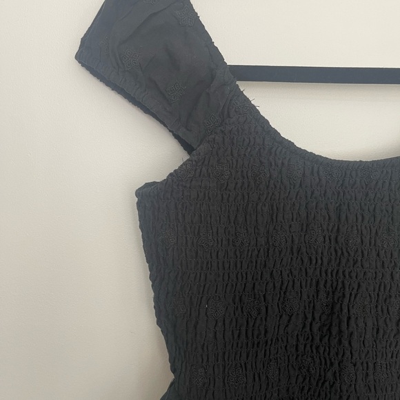 ✨ Smocked Puff Sleeve Ruffle Mini Dress | American Eagle - Picture 3 of 5